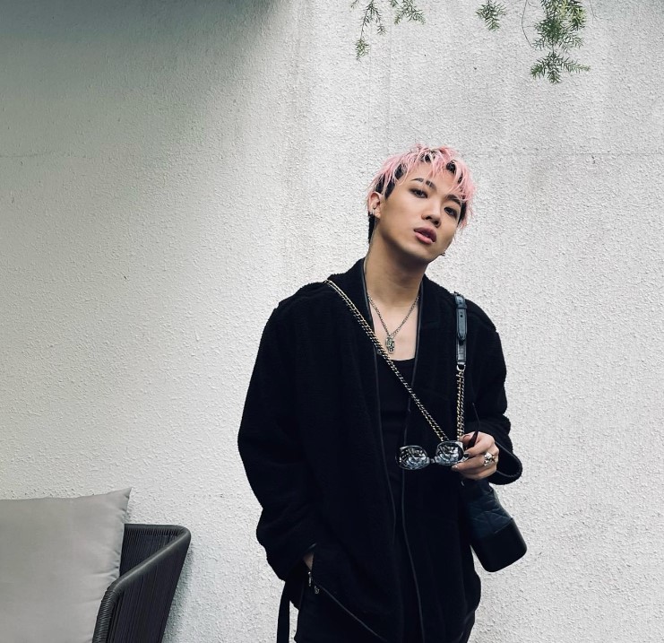 ØZI 認愛辣模女友！首度公開恩愛合照　發文一句話疑認定已是一家人