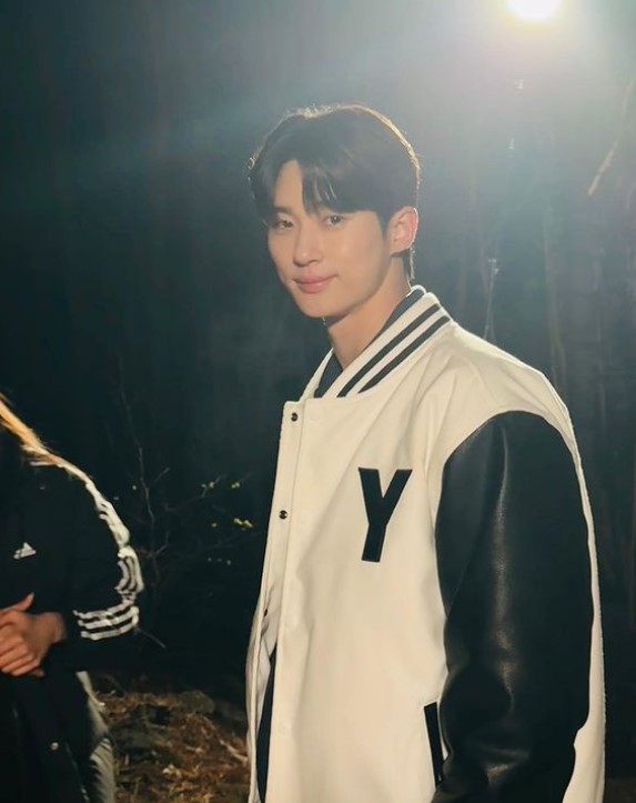 《背著善宰跑》邊佑錫人氣紅炸！首爾見面會破 70 萬人湧入瘋搶　連追星族都看傻眼