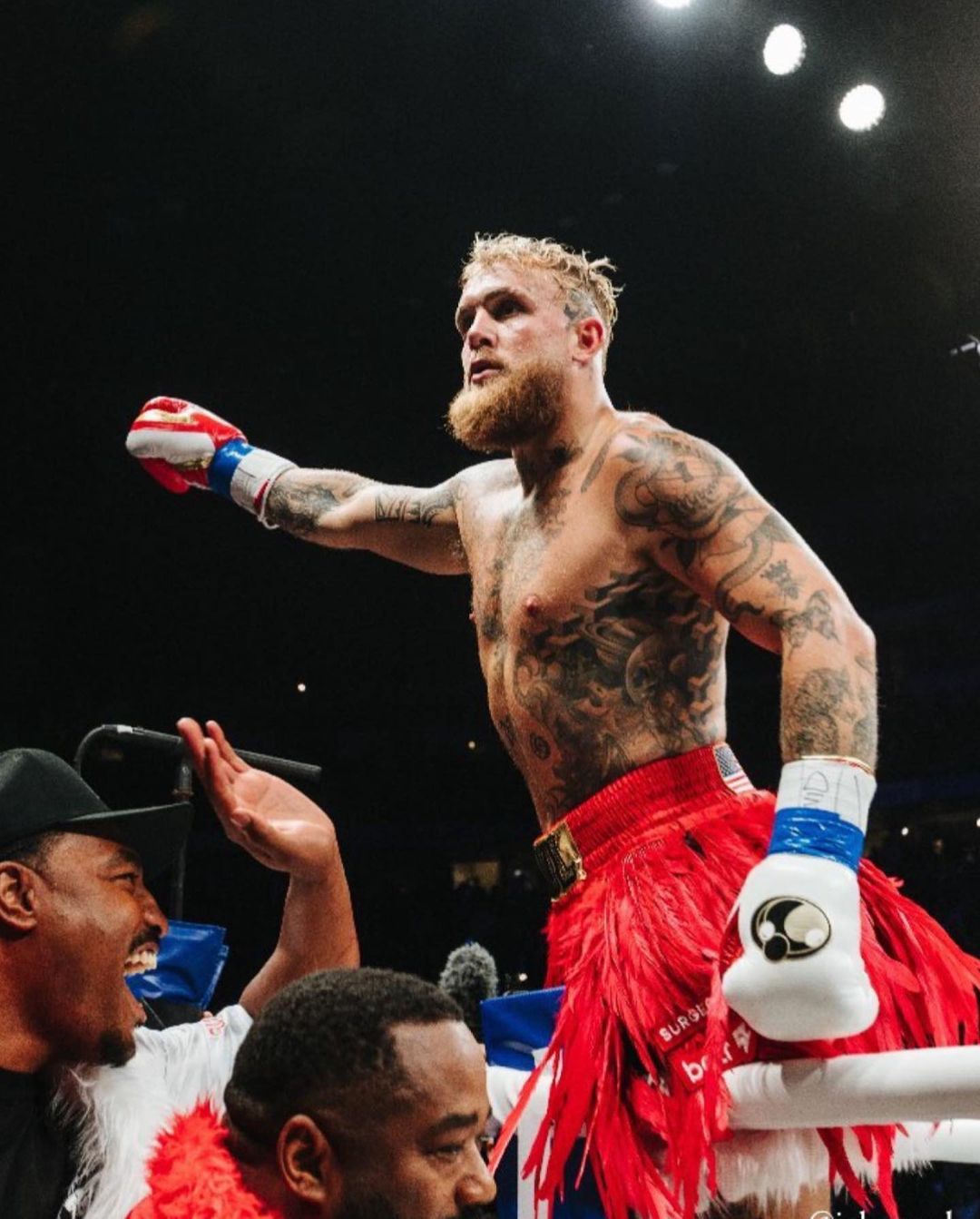 運鈔車之戰開打！半百拳王 Mike Tyson 對戰 27 歲網紅拳擊手 Jake Paul：「踏進擂台就是生死交關，這就是拳擊。」