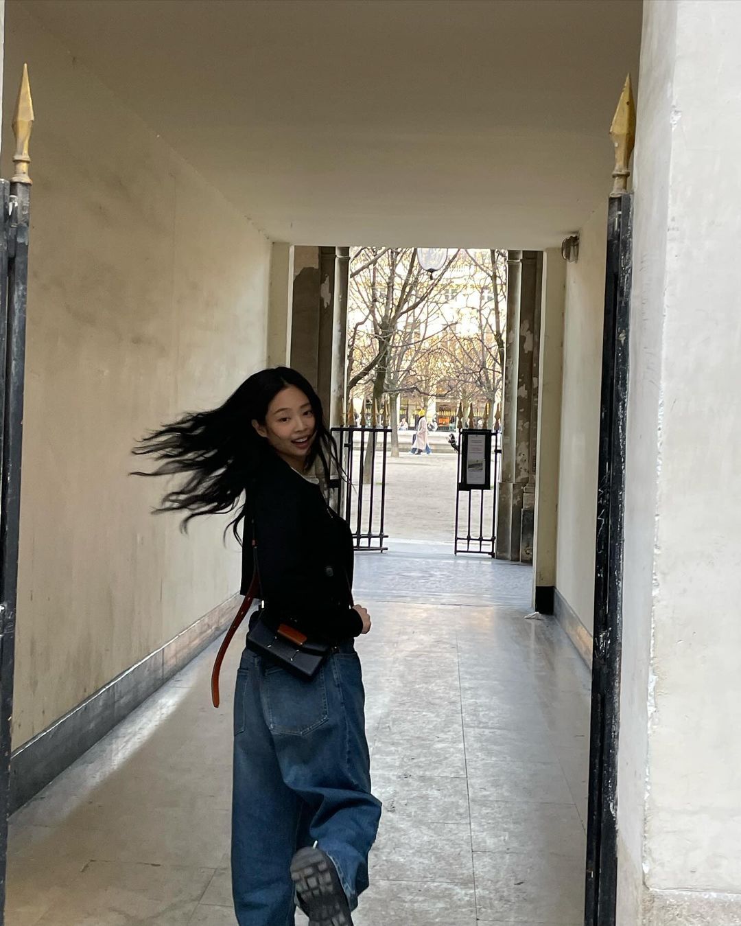 BLACKPINK Jennie 零偽裝現身東京熱門打卡景點！百萬網友朝聖暴動哀嚎：好想巧遇！