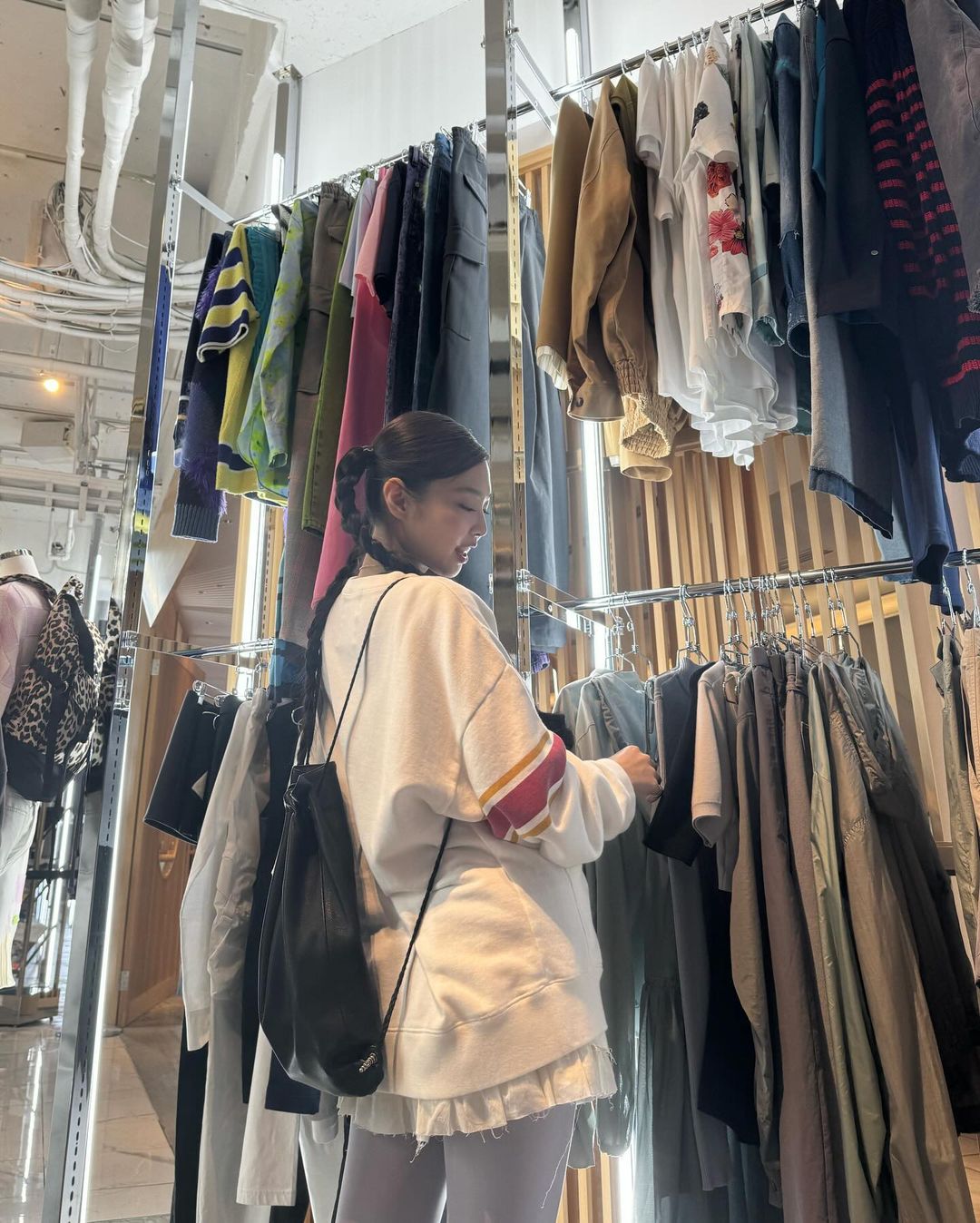 《單身即地獄3》「小 Jennie」現蹤台北街頭！劉恃蘟嗨喊「Hello Taiwan」粉絲驚喜求巧遇！