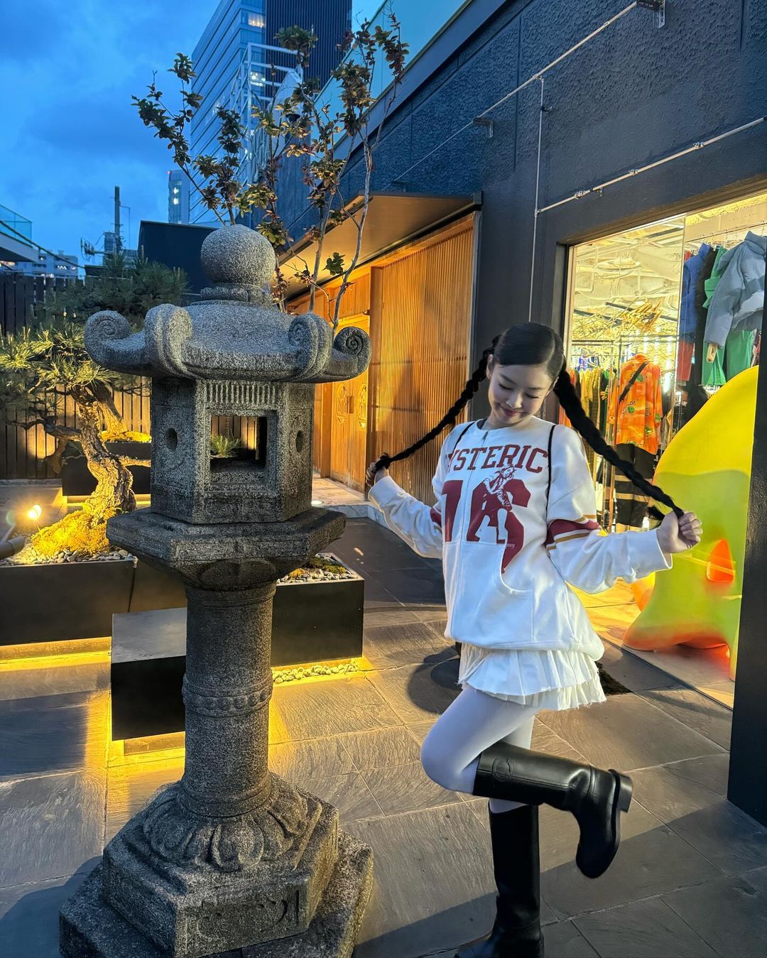 《單身即地獄3》「小 Jennie」現蹤台北街頭！劉恃蘟嗨喊「Hello Taiwan」粉絲驚喜求巧遇！