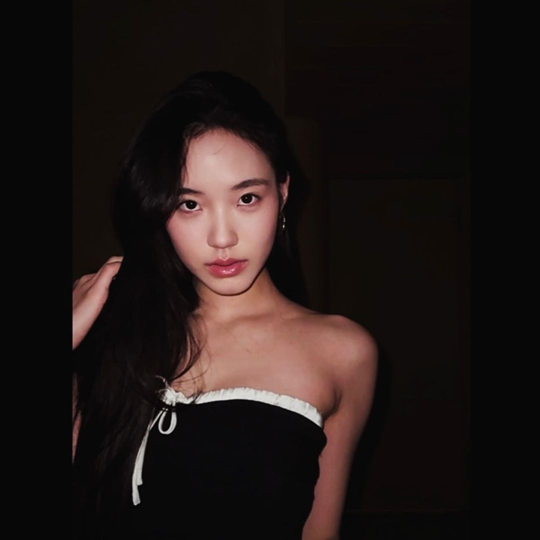 小 S 女兒「Lily許韶恩」曬辣照 6 連拍！超模氣勢狂放電 3.9 萬網友淪陷