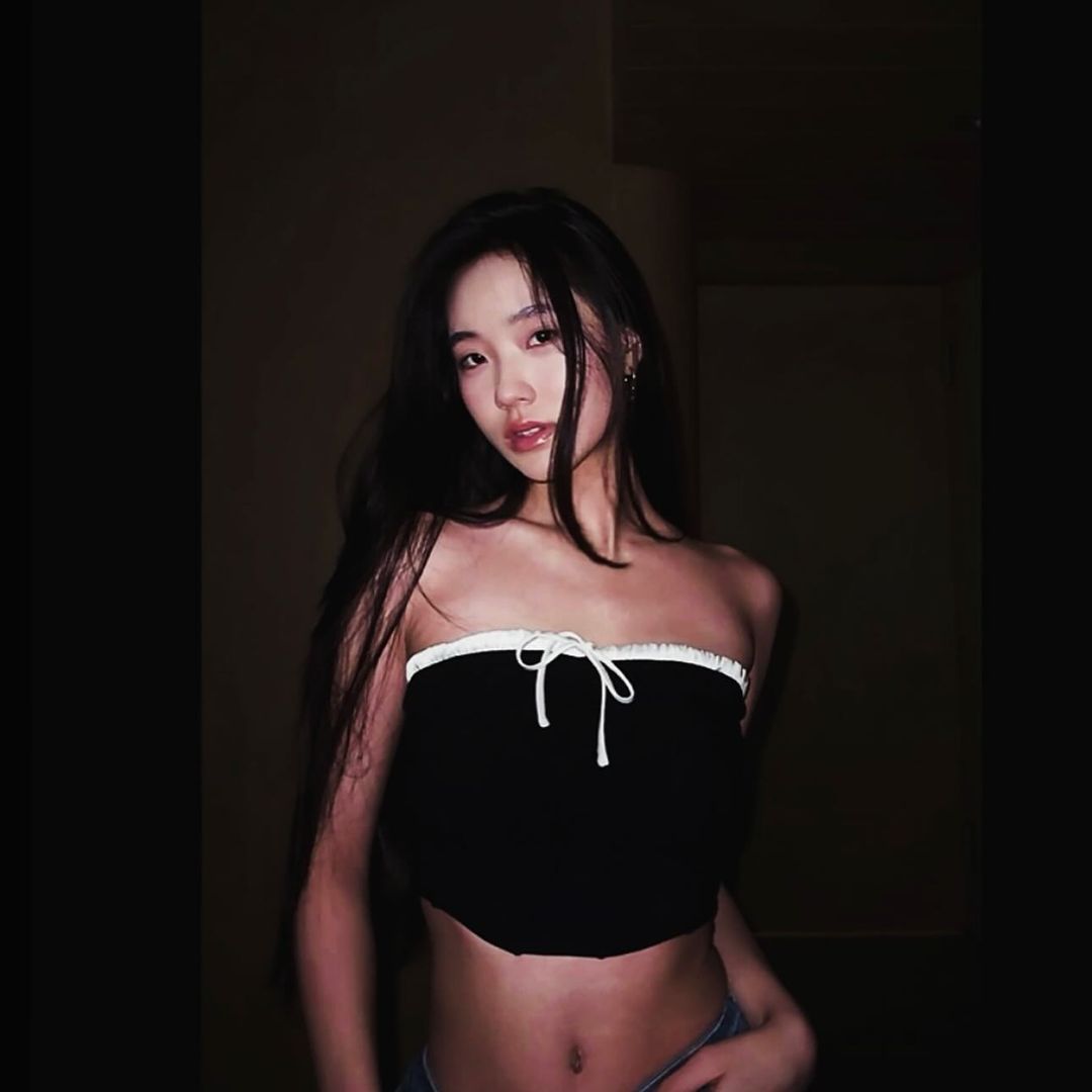 小 S 女兒「Lily許韶恩」曬辣照 6 連拍！超模氣勢狂放電 3.9 萬網友淪陷