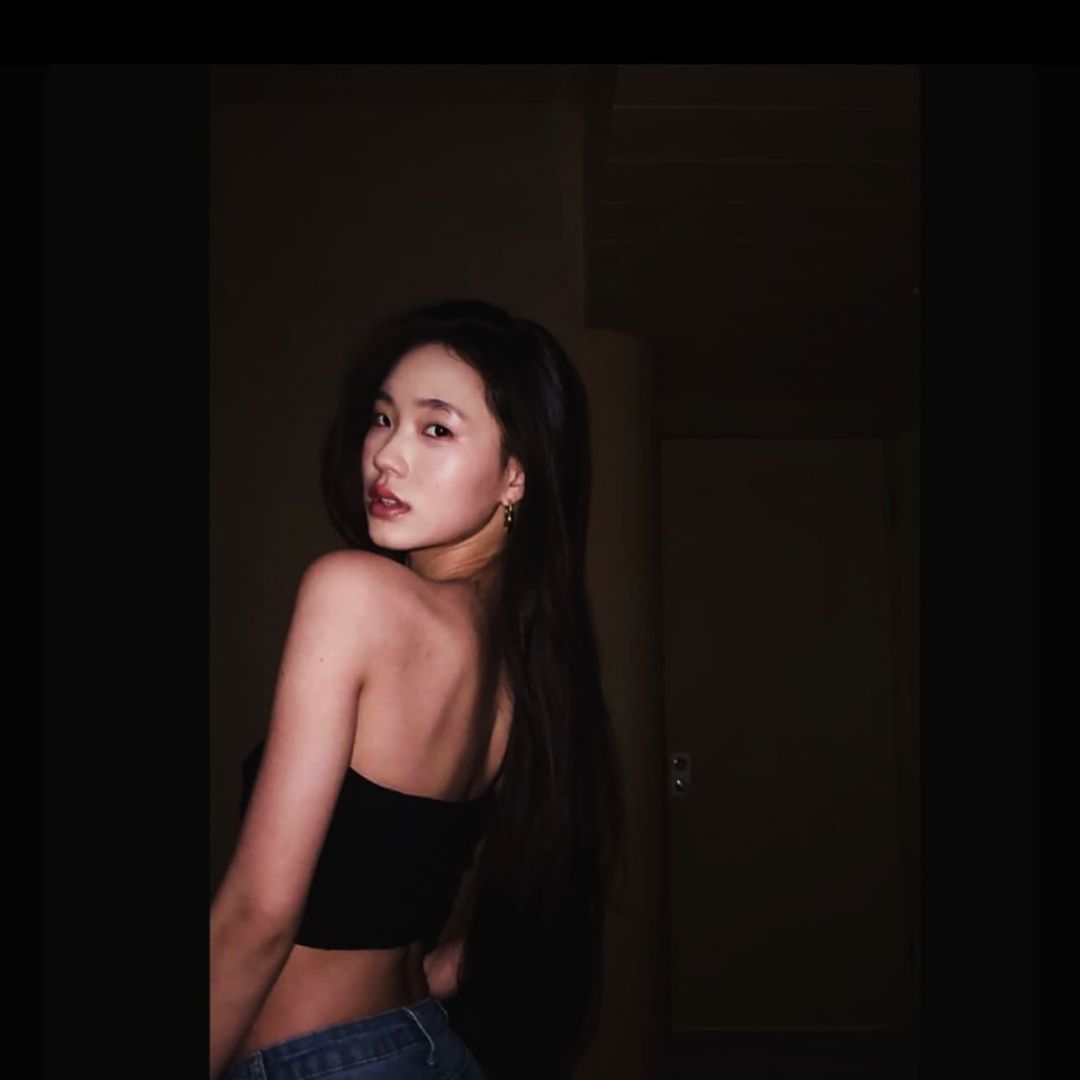 小 S 女兒「Lily許韶恩」曬辣照 6 連拍！超模氣勢狂放電 3.9 萬網友淪陷