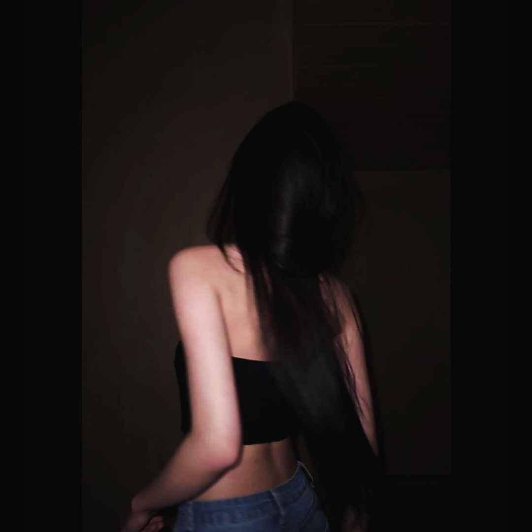 小 S 女兒「Lily許韶恩」曬辣照 6 連拍！超模氣勢狂放電 3.9 萬網友淪陷