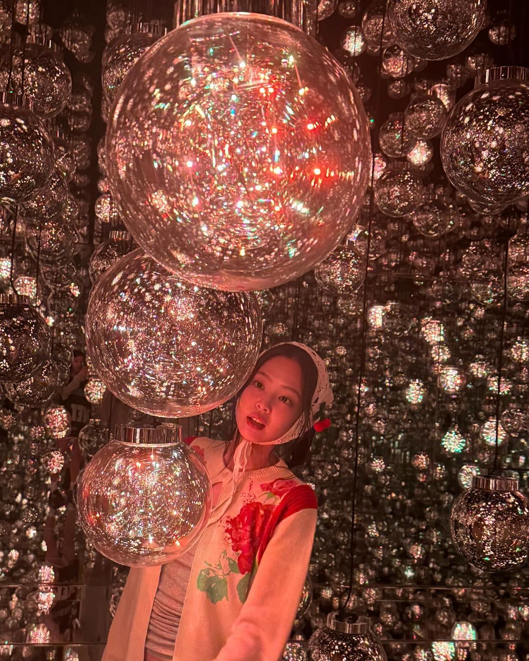 《單身即地獄3》「小 Jennie」現蹤台北街頭！劉恃蘟嗨喊「Hello Taiwan」粉絲驚喜求巧遇！