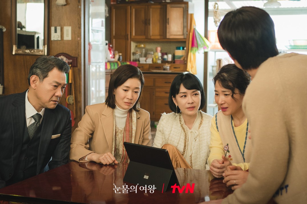 網友票選「讓人一追上癮」Netflix 韓劇！《黑暗榮耀》復仇過程讓人欲罷不能；《今生是第一次》先婚後愛超甜蜜！