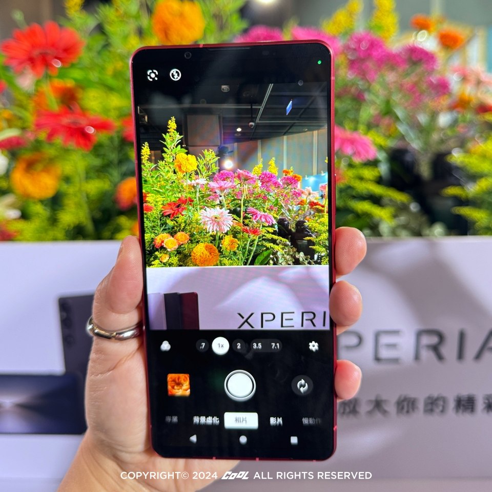 Sony 年度旗艦手機「Xperia 1 VI」5 大亮點整理：19.5:9螢幕手感讚、4 公分長焦微距新視界、緋紅限定色美滋滋
