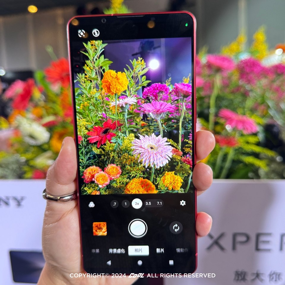 Sony 年度旗艦手機「Xperia 1 VI」5 大亮點整理：19.5:9螢幕手感讚、4 公分長焦微距新視界、緋紅限定色美滋滋