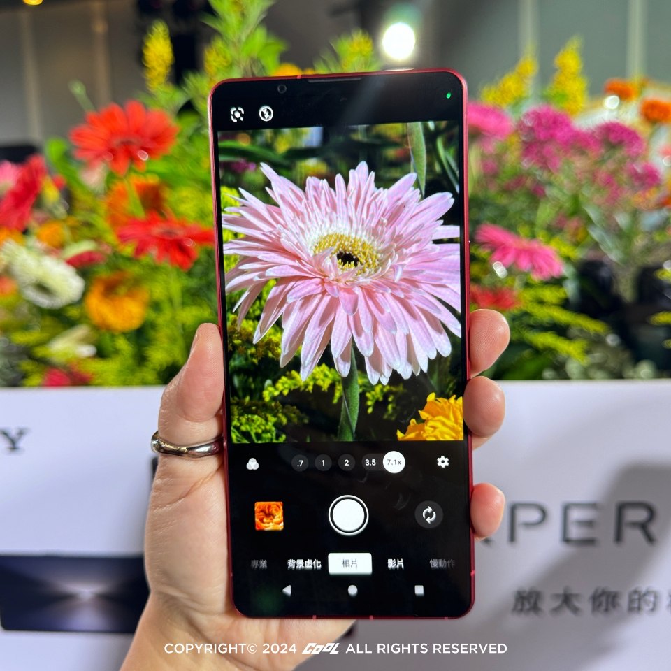 Sony 年度旗艦手機「Xperia 1 VI」5 大亮點整理：19.5:9螢幕手感讚、4 公分長焦微距新視界、緋紅限定色美滋滋