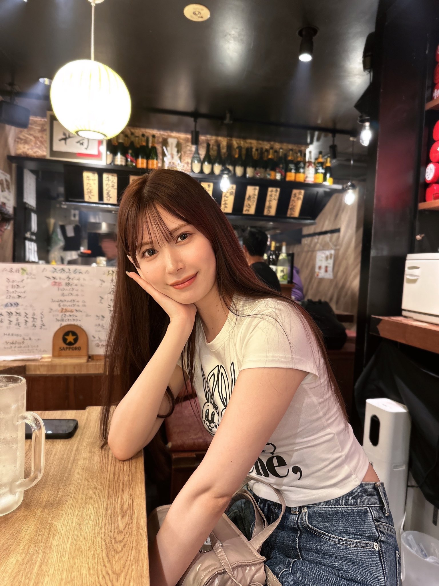 一改可愛妝容！人氣女優 明里紬 曝光全新形象，令粉絲大讚：世界漂亮