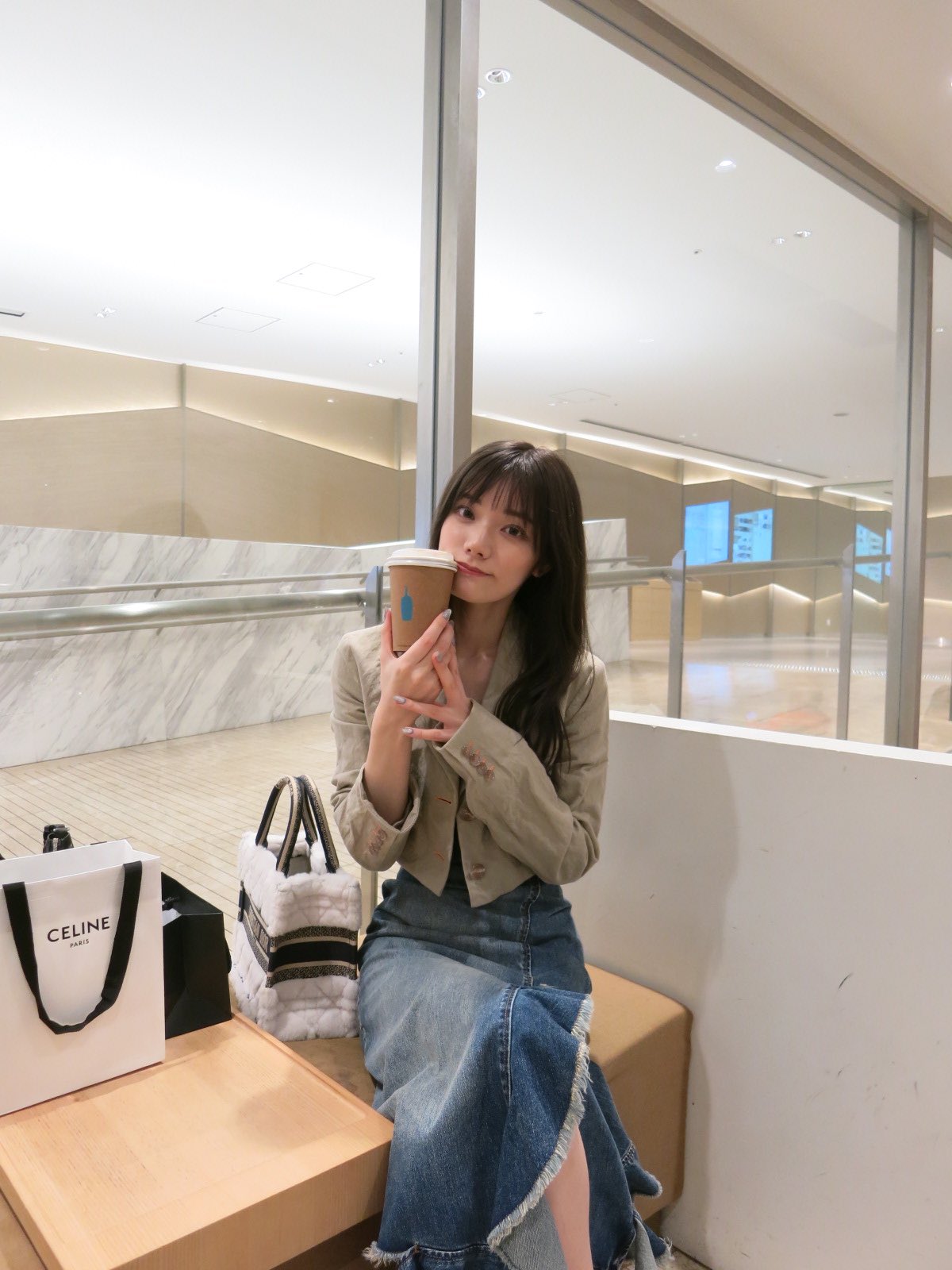 粉絲驚呼：像極了時尚 KOL！宮下玲奈 不僅受邀出席時尚派對，更與 ILLIT 同場演繹全新春夏系列