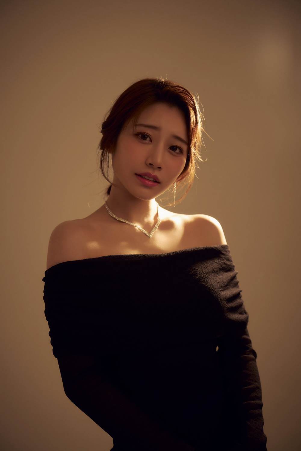 同台樂天女孩、馬來西亞女神！河北彩伽爆成為台灣電影女主角，努力背劇本模樣曝光！
