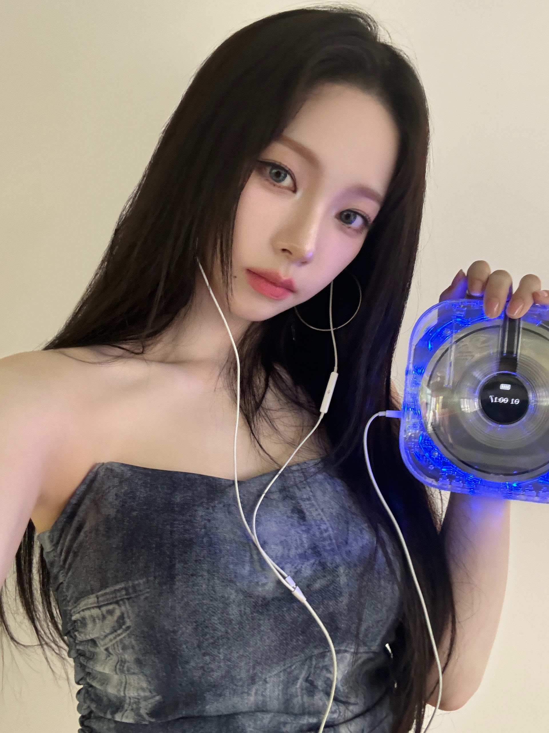 夢回懷舊 CD 年代！aespa 全新專輯造型竟然是復古 CD 播放機？