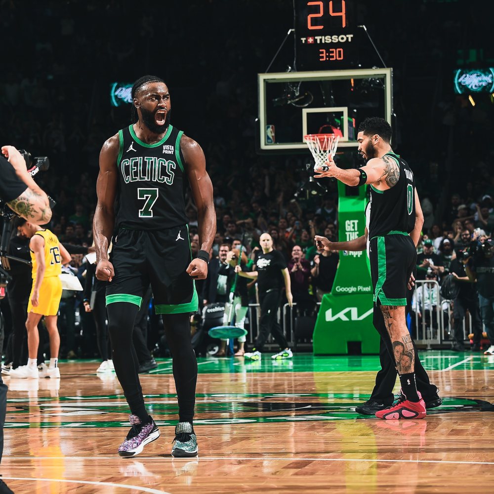 《頭文字 D》版杰倫？Jaylen Brown 狂轟 40 分擊退溜馬，Tatum 賽後談原因：「比賽在杰倫眼中越來越慢！」