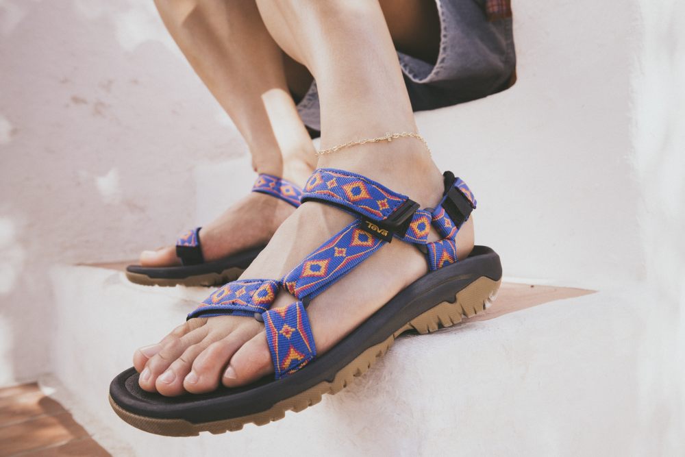 夏季穿搭好夥伴！TEVA 40 Summer Gathering 多款編織涼鞋釋出，上山下海一鞋搞定！