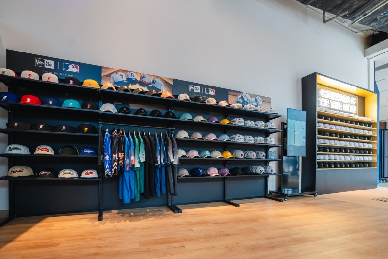 COOL 直擊｜前進香港 New Era「59FIFTY® DAY」活動現場！打造超巨 59FIFTY® 帽款展覽館！不只展示 70  頂珍稀聯名帽、還販售限量公仔！