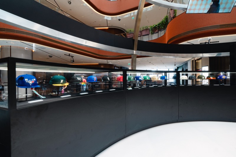 COOL 直擊｜前進香港 New Era「59FIFTY® DAY」活動現場！打造超巨 59FIFTY® 帽款展覽館！不只展示 70  頂珍稀聯名帽、還販售限量公仔！