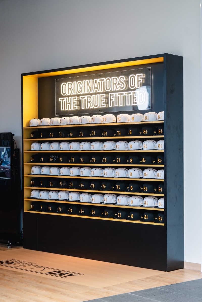 COOL 直擊｜前進香港 New Era「59FIFTY® DAY」活動現場！打造超巨 59FIFTY® 帽款展覽館！不只展示 70  頂珍稀聯名帽、還販售限量公仔！
