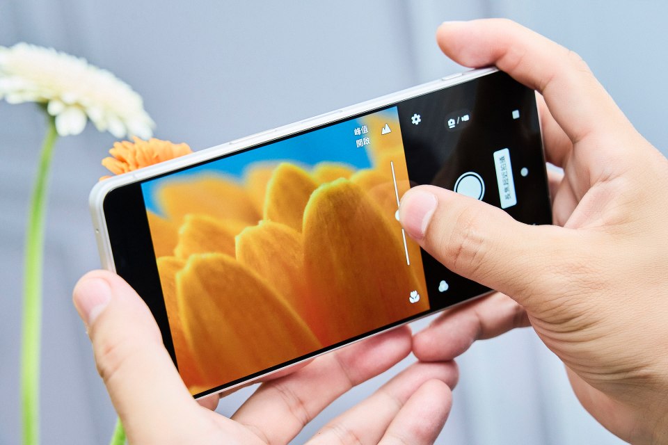 Sony 年度旗艦手機「Xperia 1 VI」5 大亮點整理：19.5:9螢幕手感讚、4 公分長焦微距新視界、緋紅限定色美滋滋