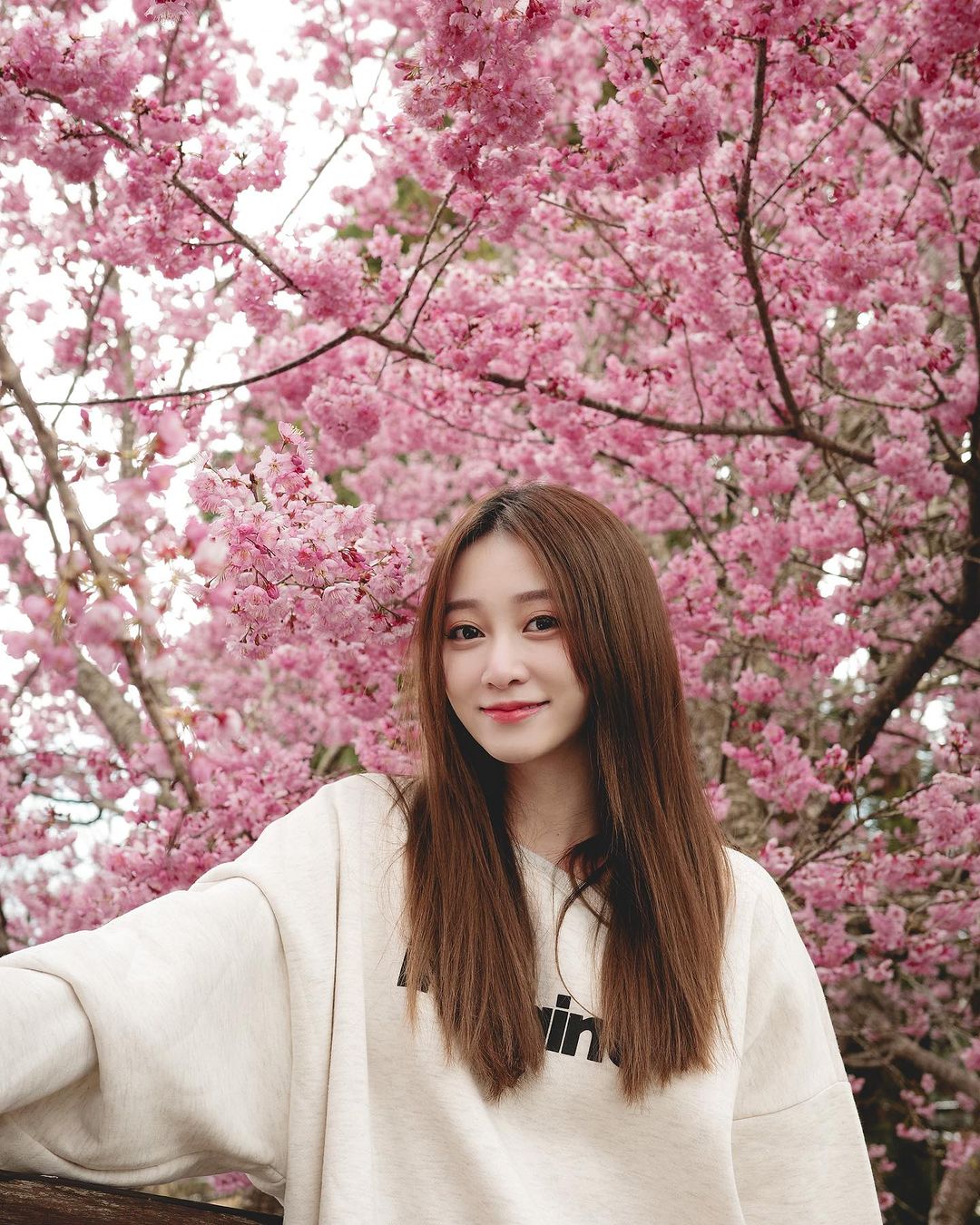 入獄前直播痛哭！Toyz 正式認愛篠崎泫，自曝女方扶養自己媽媽並且還沒結婚！