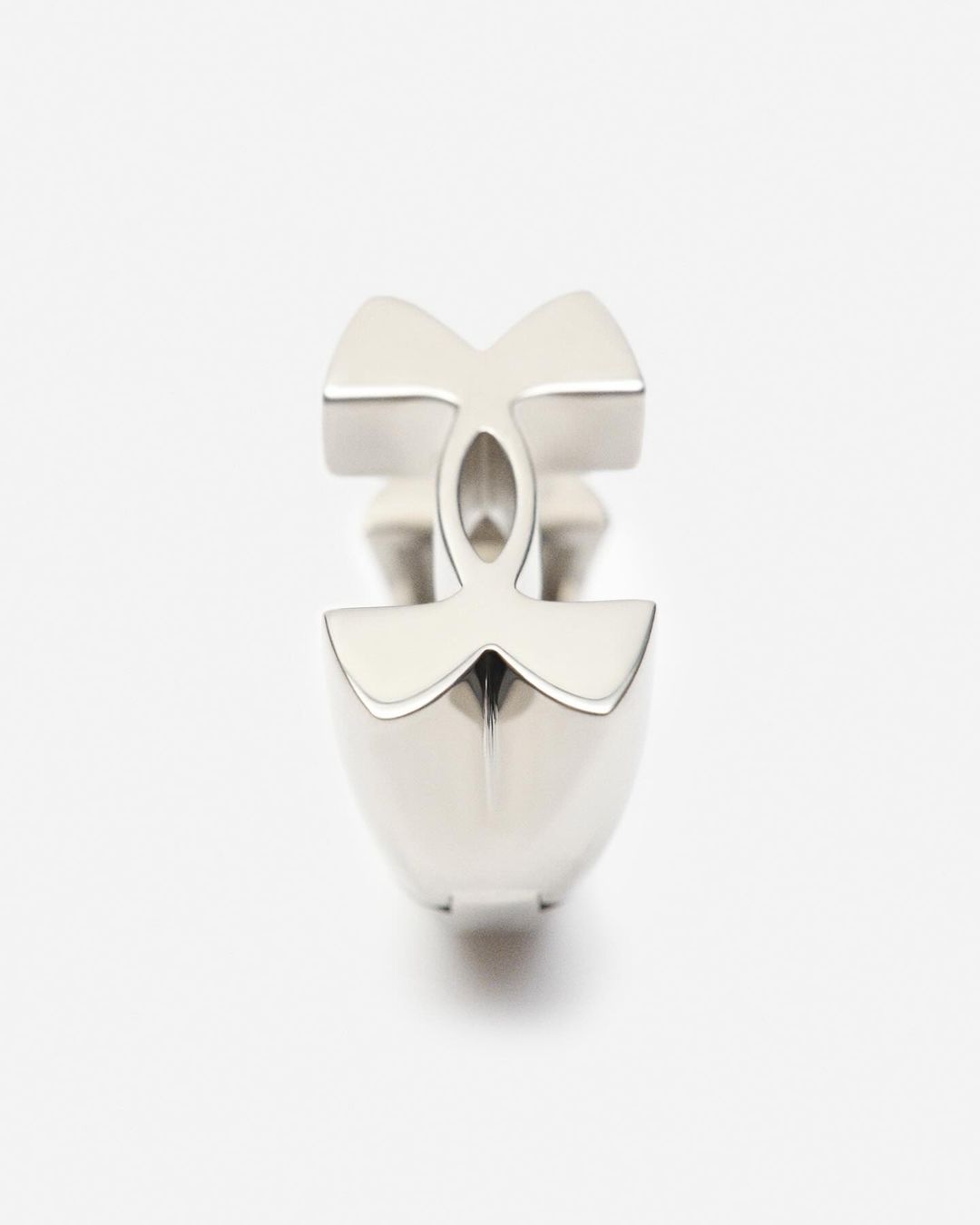 耳環配飾驚喜釋出！BALENCIAGA x UNDER ARMOUR 聯名消息正式曝光