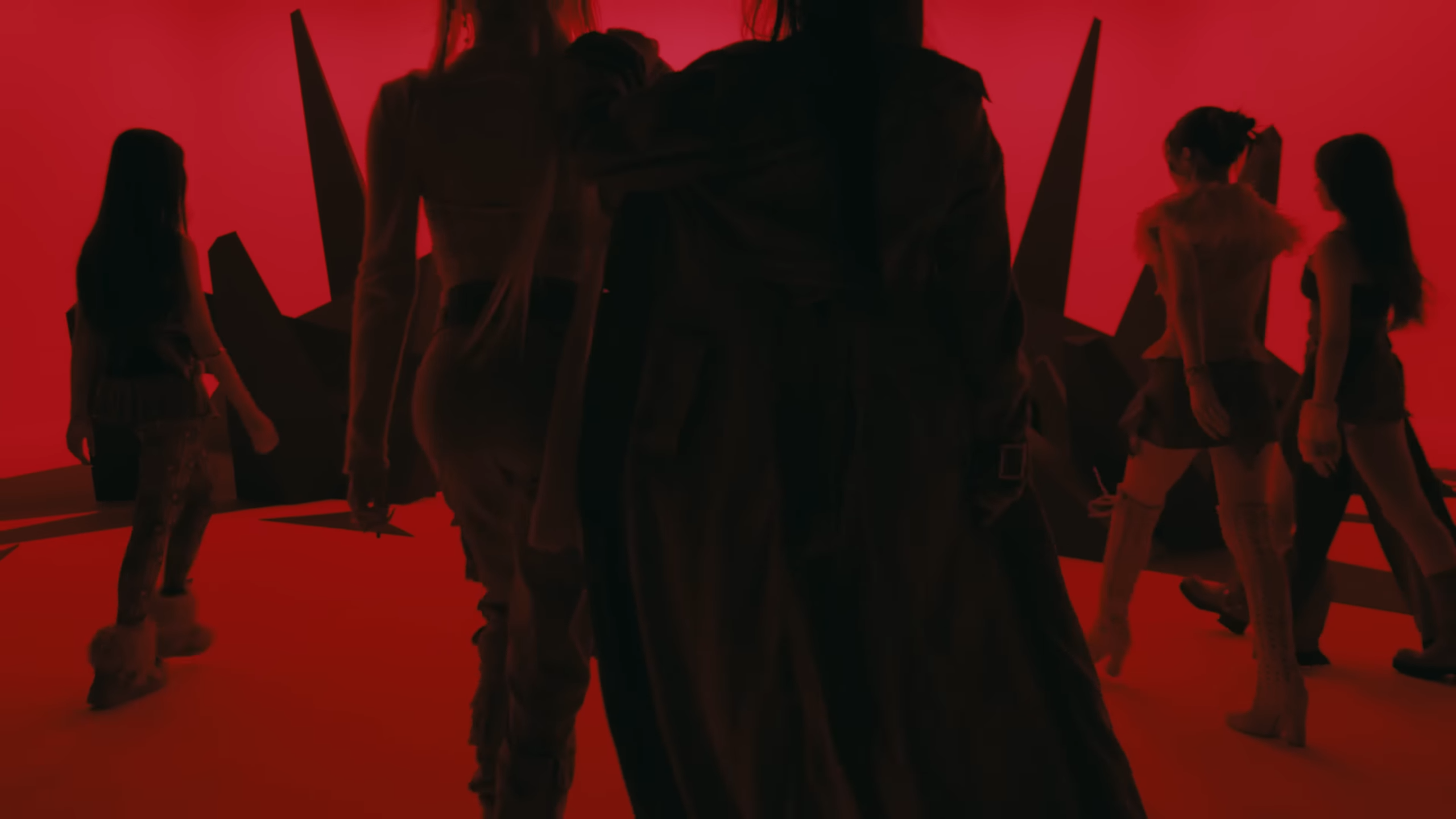 BABYMONSTER 被抄襲？新人女團 Logo 概念照都超像！網：根本一樣！