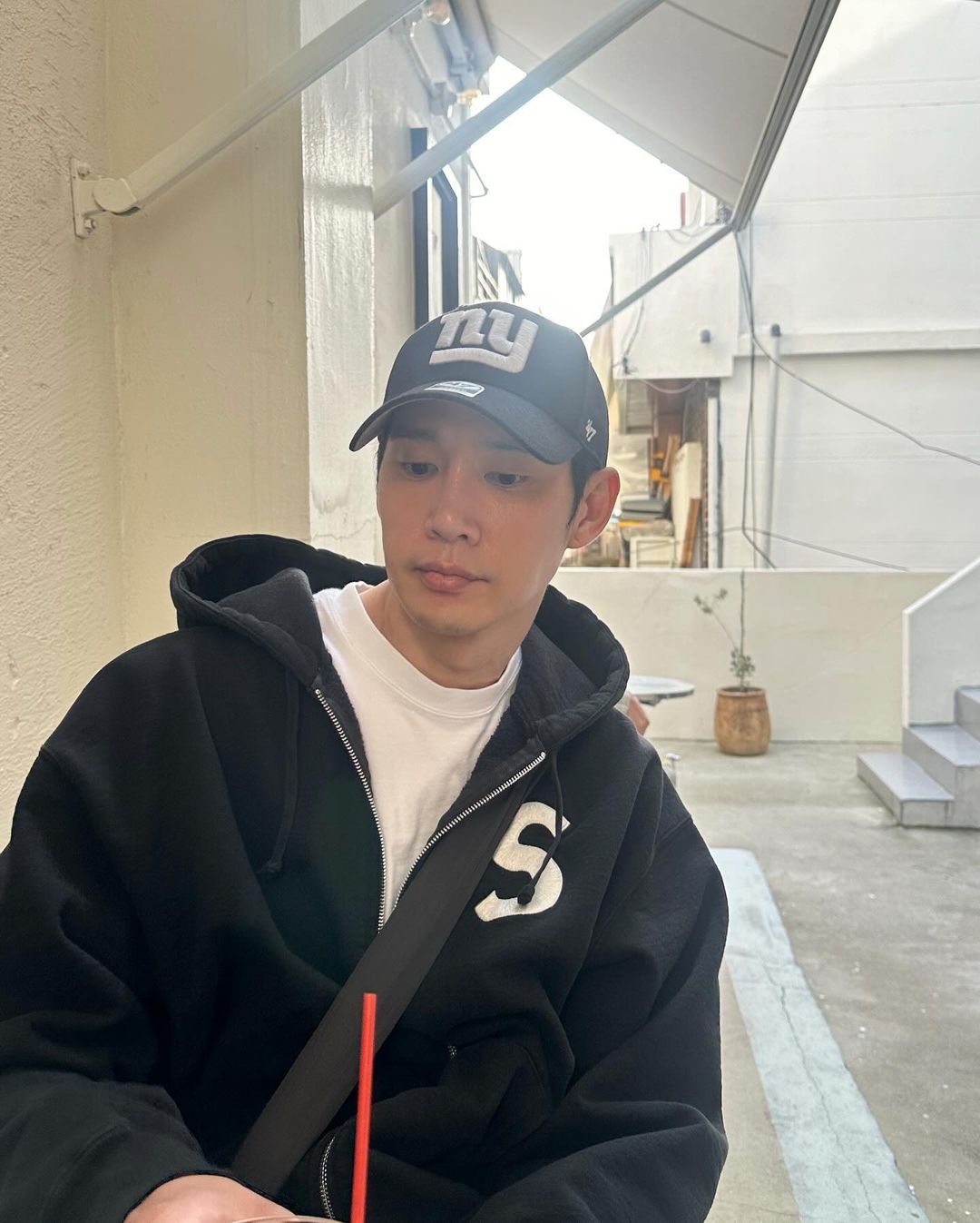 因戲成為全網公敵！盤點《淚之女王》反派「朴成焄」的 5 件事：吃飯被路人打、被大眾遺忘本名！