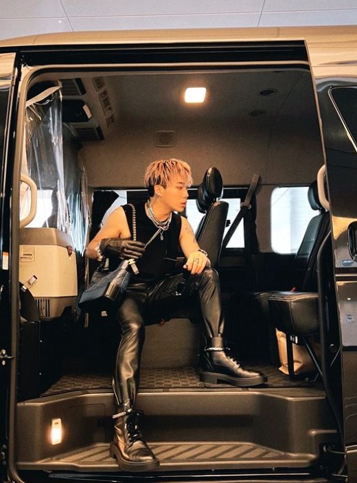 ØZI 認愛辣模女友！首度公開恩愛合照　發文一句話疑認定已是一家人