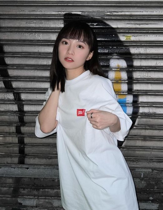 王齊麟放閃樂天女孩十元！公開最萌身高差照　雙胞胎親姊連回 3 符號笑翻