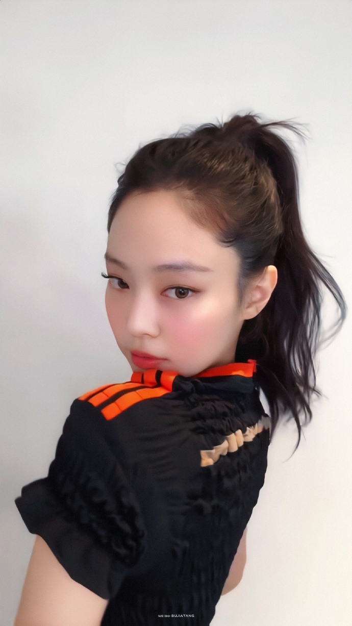 追起來！BLACKPINK Jennie 抖音帳號開通！首支影片 4 小時累積破千萬觀看！