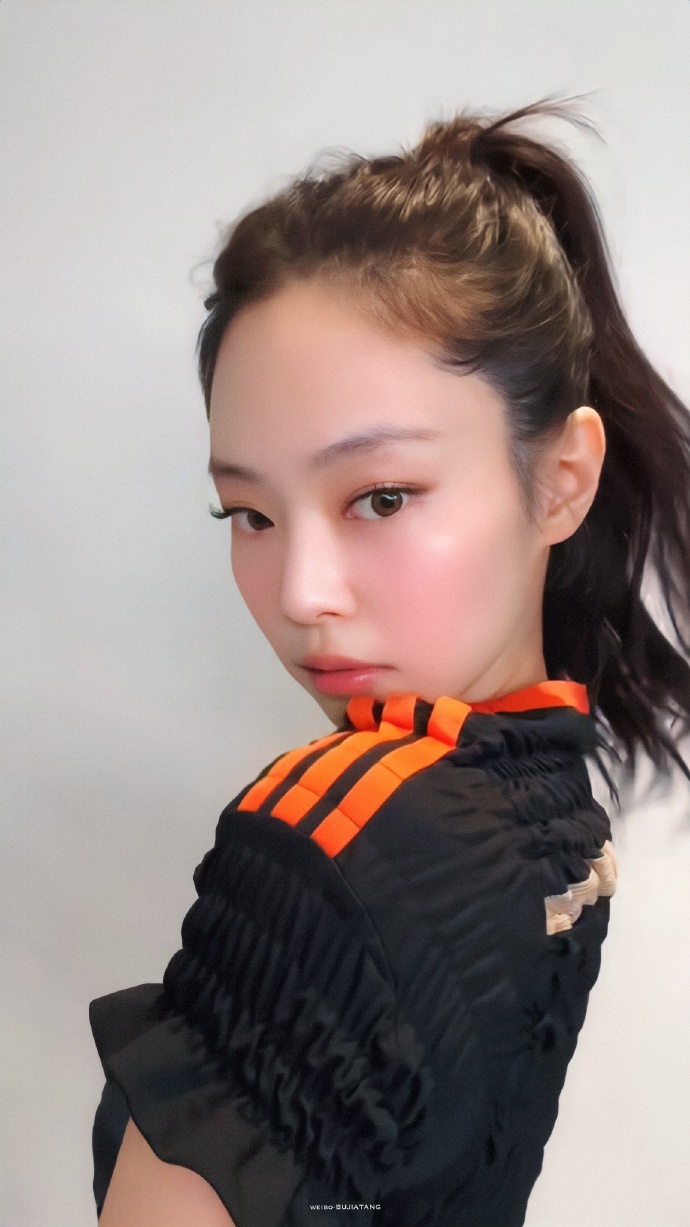 追起來！BLACKPINK Jennie 抖音帳號開通！首支影片 4 小時累積破千萬觀看！