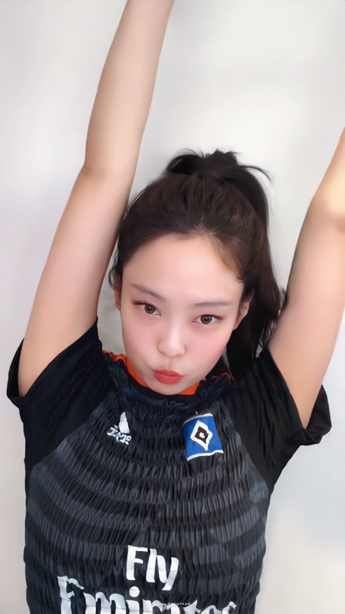 追起來！BLACKPINK Jennie 抖音帳號開通！首支影片 4 小時累積破千萬觀看！