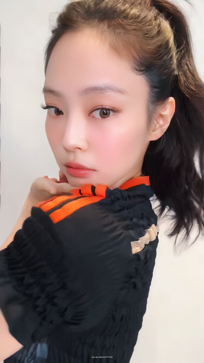 追起來！BLACKPINK Jennie 抖音帳號開通！首支影片 4 小時累積破千萬觀看！