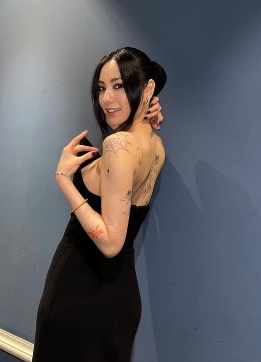 「世界首美」Nana 10 個月內手臂刺青全消失！因媽媽一句話轉念，絕美近況曝光！