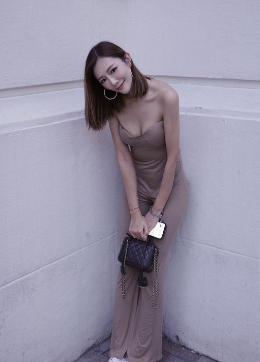 最美港姐辣曬泳裝照！粉絲揪出一亮點「腰部有時空扭曲？」疑似修圖修過頭