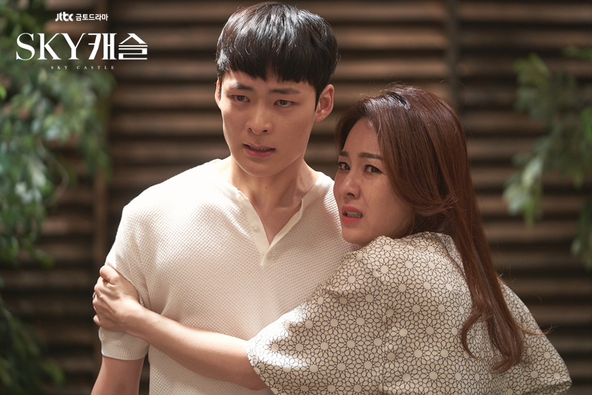 網友推薦 Netflix 懸疑韓劇！《Voice》劇情緊湊又精彩！《SKY Castle 天空之城》狗血卻深藏寓意！
