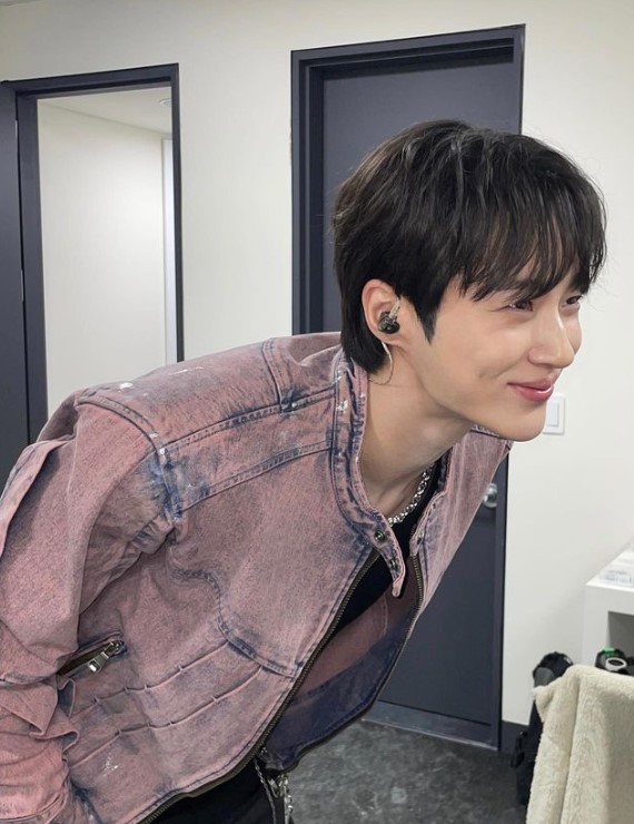 邊佑錫大 5 歲親姊真面目疑曝光！簡直「女版邊佑錫」空服員美照氣質滿分