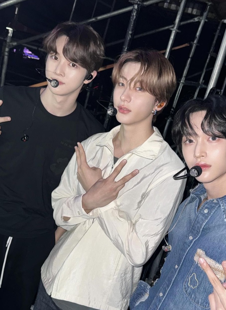 驚人畫面流出！RIIZE 返韓粉絲塞爆機場　電動大門被擠到整片掉下來