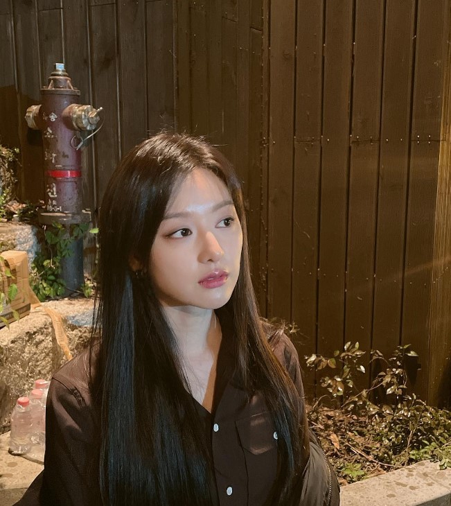 美到不可置信！金智媛仙氣現身台北東區千人搶看，甜喊想喝珍珠奶茶、芒果冰！