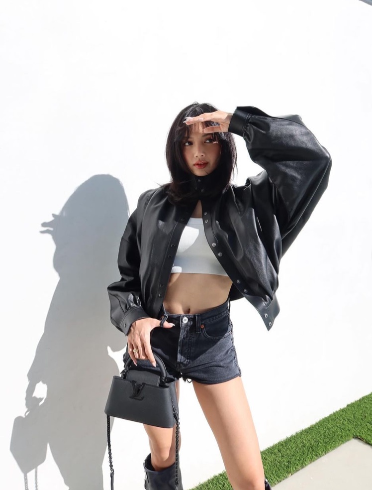 Lisa 回歸造型遭控抄襲？設計師批「星星上衣是抄我的！」秒登微博熱搜