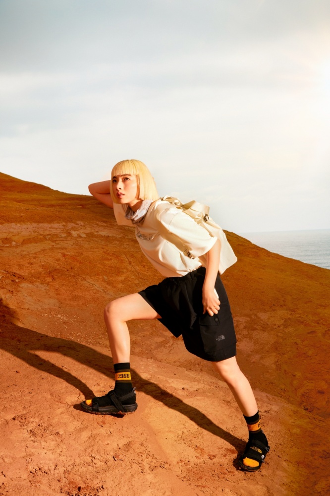 一同全方位探索！日本人氣藝人山田葵詮釋 The North Face 夏季新品服飾，特賣同步開跑！