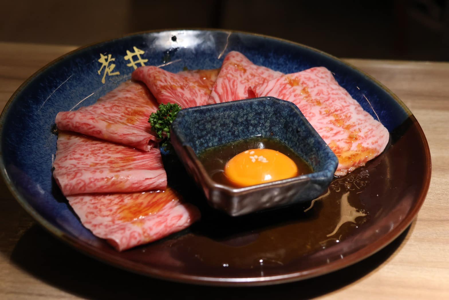 《老井極上燒肉》揮軍北上「降肉」信義區！想吃 30 公分厚切牛舌、A5 和牛雪花磚不用跑台中！