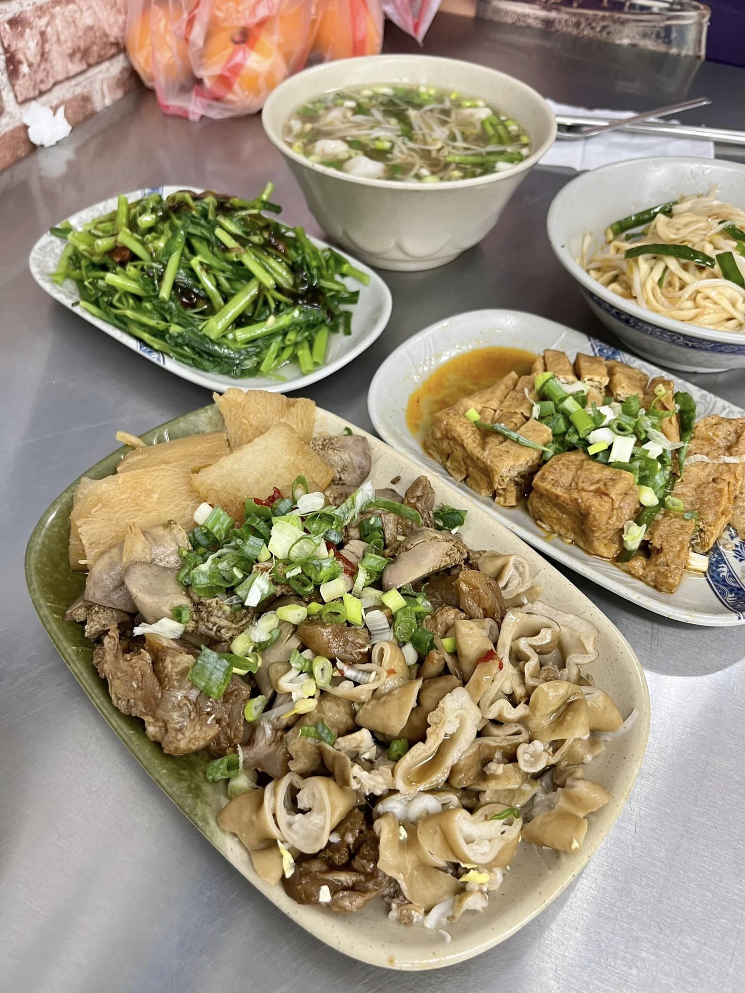 想吃美食還想遇到野生 Ozone ？ Ozone 成員各自私心狂推 8 間美食餐廳，絕對要吃爆！