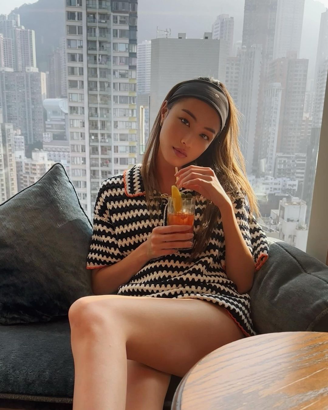 岳父好！星二代正妹游宇潼 25 歲生日快樂，自拍辣腿、翹臀現形！