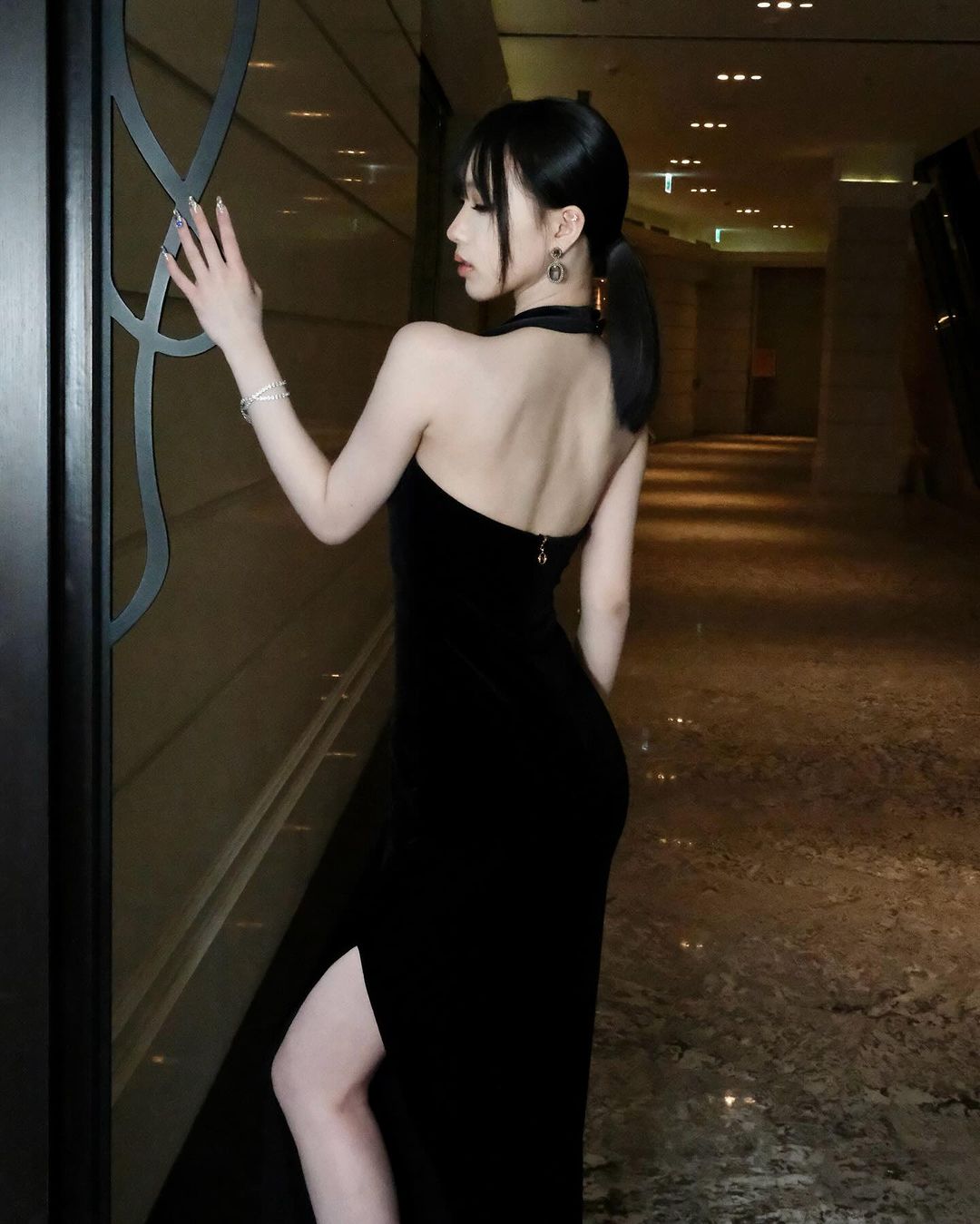 別班的都比較正？小 S「18 歲大女兒」成最美畢業生，逆天白腿、名模臉被讚仙女下凡