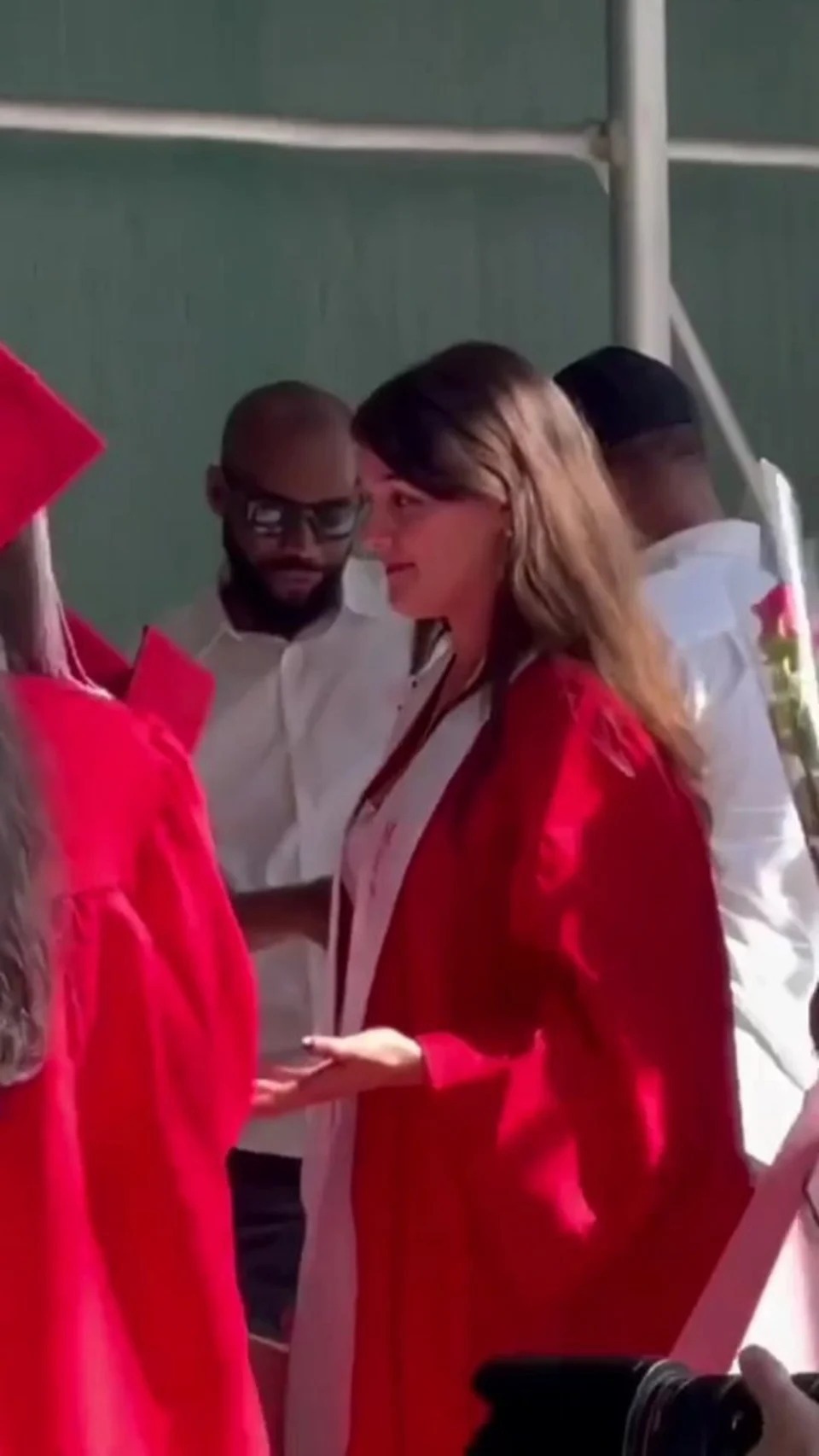 阿湯哥也是鐵粉？為追泰勒絲演唱會，湯姆克魯斯「缺席女兒畢業典禮」掀起熱議