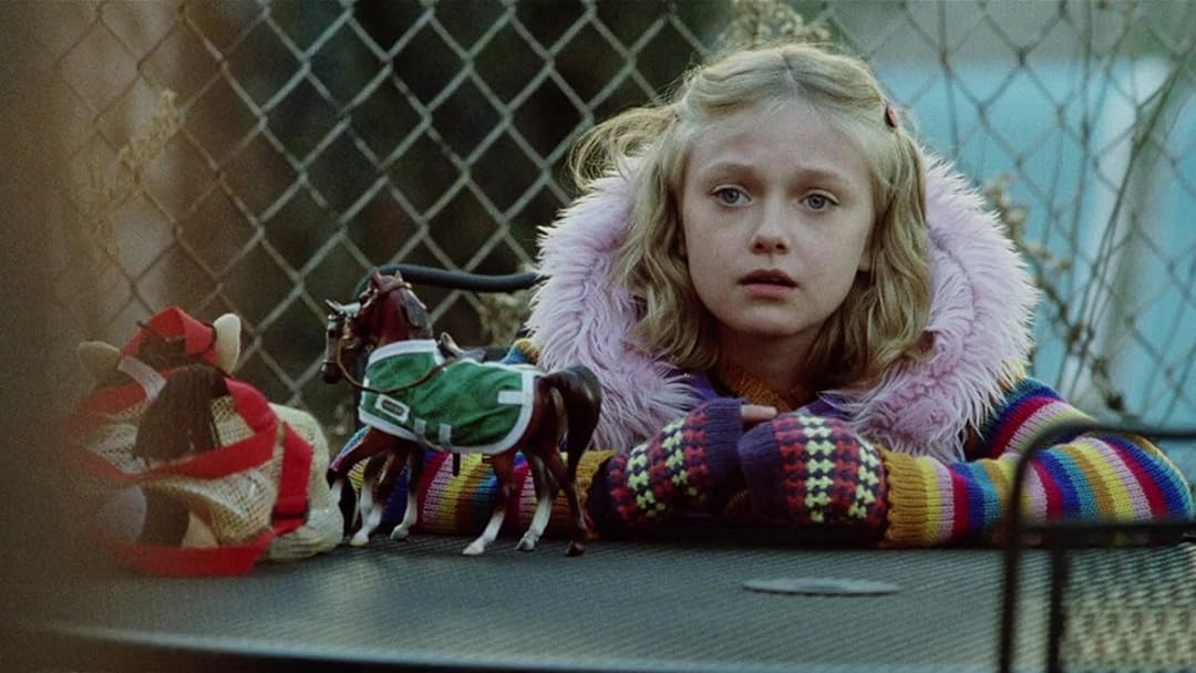 電影中的父女情 19 年後仍未間斷！達科塔芬妮透露自她 11 歲時每年都會收到阿湯哥送的生日禮物！