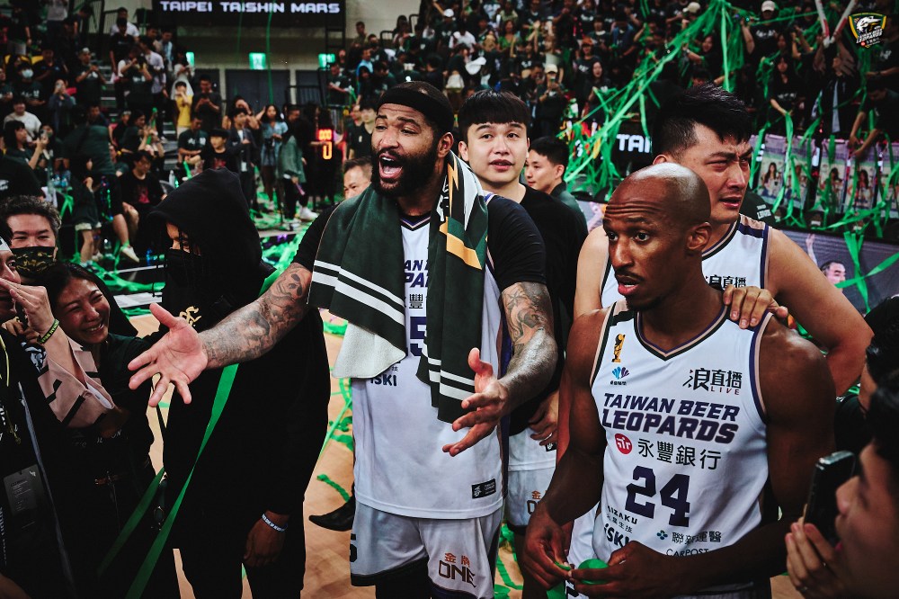 開心看到前東家成功！Dwight Howard 發文恭喜雲豹奪冠，還相約表弟在台灣見面！